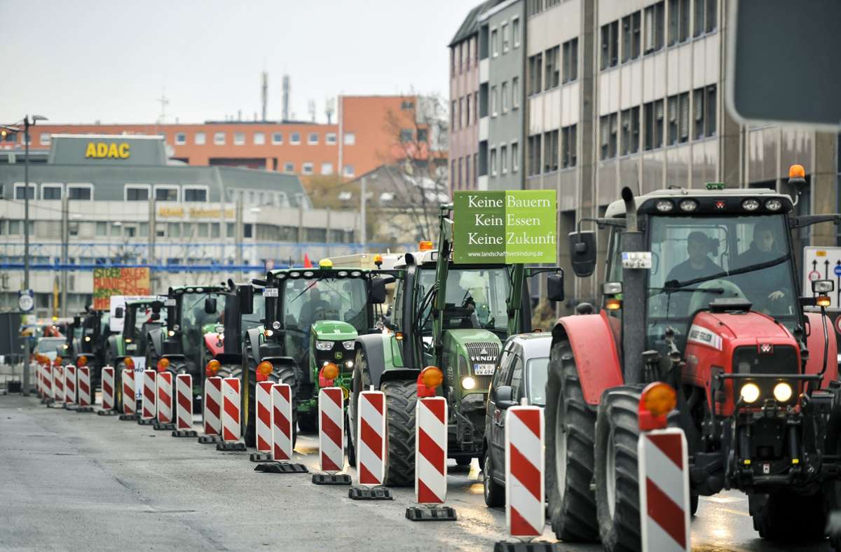 200 Landwirte mit 175 Traktoren demonstrierten am Freitag in Stuttgart. Foto: Lichtgut/Max Kovalenko