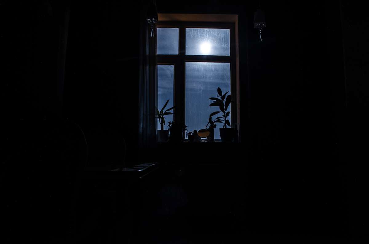 Sollte man sich beim Fensterputzen am Mond orientieren? Foto: zef art / shutterstock.com
