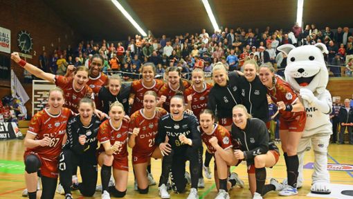 Die Handballerinnen der SG BBM (hier in der  vergangenen Saison)   ziehen im Sommer nach Ludwigsburg.  Ihnen  fehlt eine adäquate Halle in Bietigheim-Bissingen. Foto: Baumann