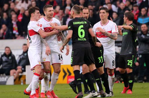 Vergangene Saison ging es hoch her zwischen dem VfB und Hannover. Am Ende stiegen beide Vereine in die zweite Bundesliga ab, aus der sie erst 2017 gemeinsam aufgestiegen waren. Foto: Baumann