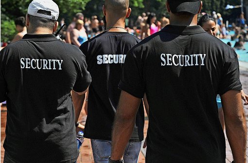 Bei vielen Großveranstaltungen muss mehr Sicherheitspersonal eingesetzt werden. Foto: dpa