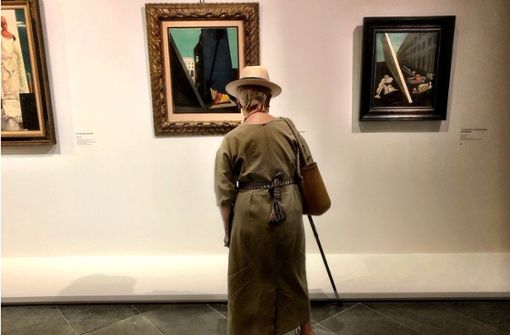 Wegen der Corona-Beschränkungen dürfen nur wenige Besucher gleichzeitig in die Ausstellung der Bilder von Giorgio de Chirico. Dadurch hat man viel Ruhe beim betrachten der Werke. Foto: Krohn/Krohn