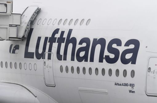 Die Flugbegleiter von Lufthansa haben Grünes Licht für ihren Streik. Foto: dpa/Felix Hörhager