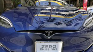 Der Elektroauto-Hersteller  Tesla (im Bild das Model S) will sich ab dem 30. Mai in der Stuttgarter Citiy in einem neuen Shop zeigen. Foto: AP