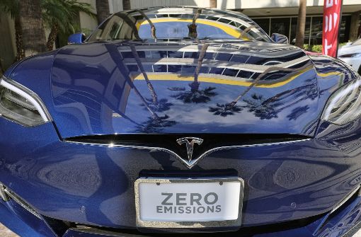 Der Elektroauto-Hersteller  Tesla (im Bild das Model S) will sich ab dem 30. Mai in der Stuttgarter Citiy in einem neuen Shop zeigen. Foto: AP