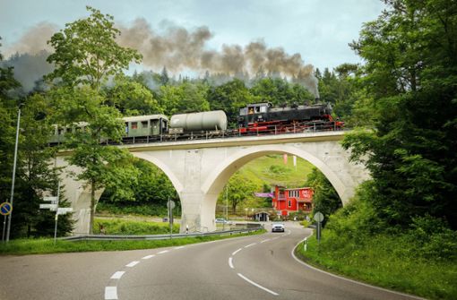 Die Schwäbische Waldbahn überquert auf dem Weg nach Welzheim gleich drei beeindruckende Viadukte. Foto: Gottfried Stoppel