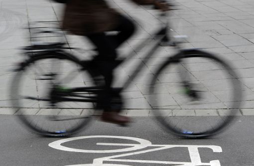 Auch fürs Fahrradfahren gelten Promillegrenzen. Foto: dpa/Daniel Bockwoldt