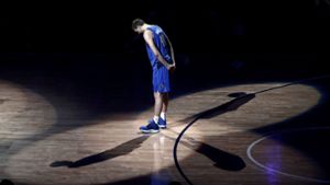 Goodbye, Dirkules: Basketball-Superstar Dirk Nowitzki verabschiedete sich im April in einer hoch emotionalen Feierstunde von den Fans der Dallas Mavericks und von der großen Bühne des Sports. Foto: dpa/Tony Gutierrez
