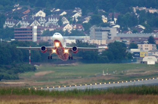 Am Flughafen Zürich-Kloten dürfen künftig am späten Abend mehr Flugzeuge starten. Foto: dpa