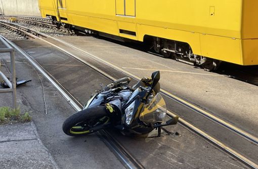 Bei dem Unfall wurde die 22-jährige Motorradfahrerin verletzt. Foto: 7aktuell.de/Andreas Werner/7aktuell.de | Andreas Werner