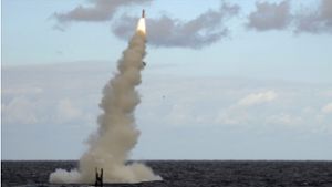 Von einem britischen Atom-U-Boot startet eine Tomahawk-Rakete. Foto: dpa