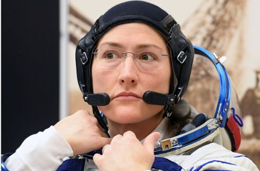 Christina Hammock Koch testet vor dem Start der Sojus-Rakete MS-12 am russischen Weltraumbahnhof Baikonur noch einmal ihren Raumanzug. Die 40-jährige US-Astronautin gehört zur 59. Langzeitbesatzung der Internationalen Raumstation, die am 15. März 2019 die ISS erreichte. Foto: Kirill Kudryavtsev/AFP
