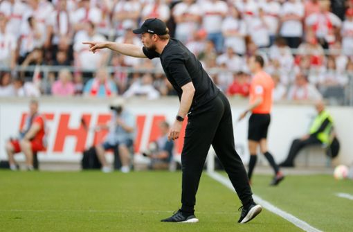 Der VfB-Trainer Sebastian Hoeneß treibt seine Mannschaft nach vorne – aber reicht das? Foto: Baumann/Volker Müller
