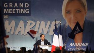 Béziers Bürgermeister Robert Menard spricht auf einer Wahlkampfveranstaltung des rechtsextremen Front National um Marine Le Pen. Foto: AFP