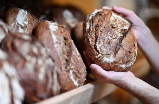 Laut Verband werden Brot und andere Backwaren leicht teurer (Symbolbild). Foto: dpa