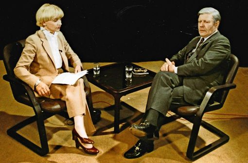 Die Autorin 1982  im Gespräch mit dem Kanzler für das Fernsehen des  Südwestfunks. Foto: Archiv Krause-Burger
