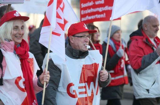 Die Gewerkschaften stimmen sich auf einen Arbeitskampf ein. Foto: dpa