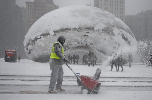 Ein Wintersturm ist über den Mittleren Westen der USA gezogen. Vor allem die Stadt Chicago war von dem Blizzard betroffen. Foto: EPA