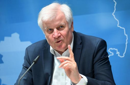 Innenminister Horst Seehofer beharrt auf das Vorrecht des Bundes. Foto: dpa/Martin Schutt
