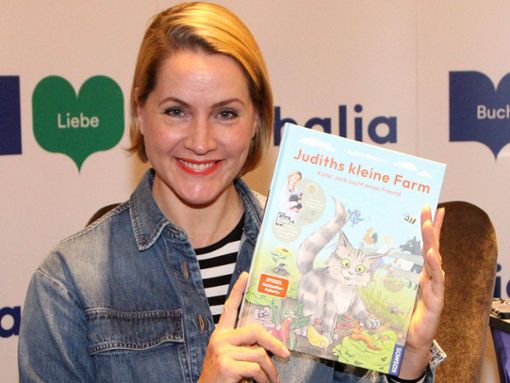 Nie wieder Tagesschau: Judith Rakers mit ihrem frisch erschienenen Kinderbuch Judiths kleine Farm Foto: imago/APress