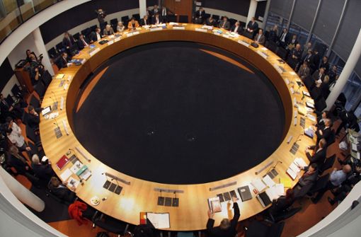 Ausschussarbeit im Bundestag – das Parlament kann nicht mehr länger auf eine Regierung warten. Foto: AP