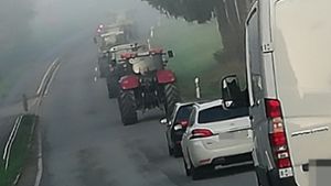 Schon am frühen Morgen haben sich die Landwirte mit ihren Traktoren in Richtung Stuttgart aufgemacht. Foto: privat
