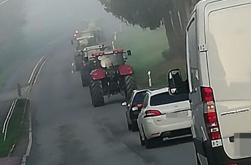 Schon am frühen Morgen haben sich die Landwirte mit ihren Traktoren in Richtung Stuttgart aufgemacht. Foto: privat