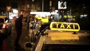 Taxifahrer im Visier von Straftätern: Wer steigt nachts ins Taxi ein? Foto: /Lichtgut/Achim Zweygarth