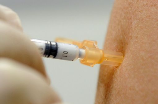 Die Impfung gegen das Coronavirus muss laut Bundesgesundheitsminister Jens Spahn zu Beginn in Impfzentren stattfinden. Foto: dpa/A3471 Boris Roessler