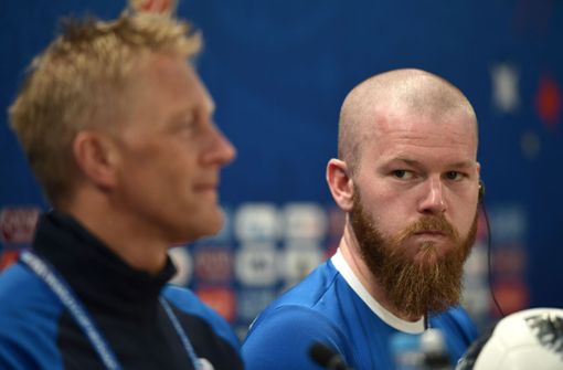 Islands Kapitän bei der WM 2018 Aron Gunnarsson (rechts) und Trainer Heimir Hallgrimsson Foto: AFP