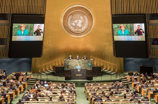 „Wir müssen die Ursachen von Flucht und Vertreibung bekämpfen“, sagte Bundeskanzlerin Angela Merkel beim Gipfel für Nachhaltige Entwicklung der Vereinten Nationen (UN). Foto: dpa