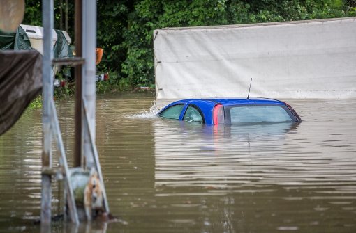 Land unter: nach der Überflutung hat das Schifffahrtsamt jetzt angekündigt, für die Schäden in Hofen aufzukommen. Foto: 7aktuell.de/Adomat