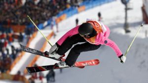 Sabrina Cakmakli springt, fliegt und rutscht heute Nacht um Gold im Freestyle-Ski auf der Halfpipe. Foto: AP