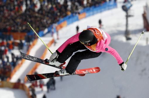 Sabrina Cakmakli springt, fliegt und rutscht heute Nacht um Gold im Freestyle-Ski auf der Halfpipe. Foto: AP