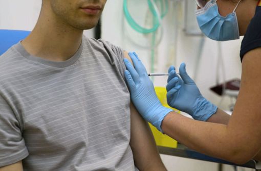 Forscher in Oxford testen einen möglichen Impfstoff gegen das Coronavirus an 10 000 Menschen aus. Foto: dpa/Uncredited