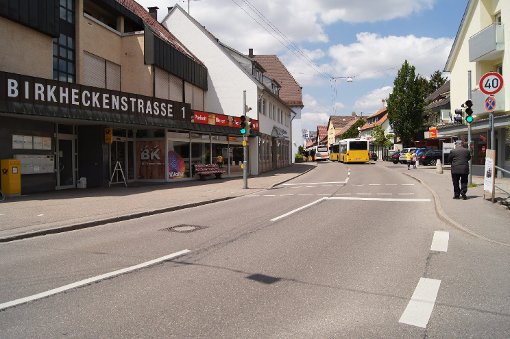 Die birkheckenstraße in Birkach ist sowohl Anwohner- als auch Geschäftsstraße. Foto: Simone Bürkle
