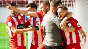 Jubel pur  beim 1. FC Heidenheim: Der Club von der Ostalb ist so nah dran am Bundesliga-Aufstieg wie noch nie. Foto: dpa/Tom Weller