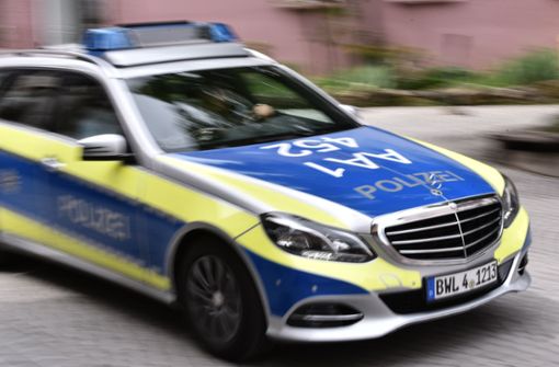 Die Polizei in Schorndorf musste am Sonntag wegen einer verwirrten Frau mit Messer ausrücken. Foto: Phillip Weingand / STZN