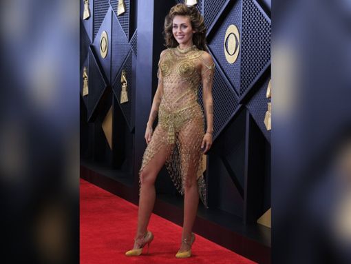 Miley Cyrus auf dem roten Teppich der Grammy Awards 2024 in Los Angeles. Foto: imago/ZUMA Wire