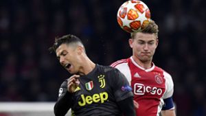 Juventus’ Cristiano Ronaldo und Ajaxs Matthijs de Ligt. Foto: AP