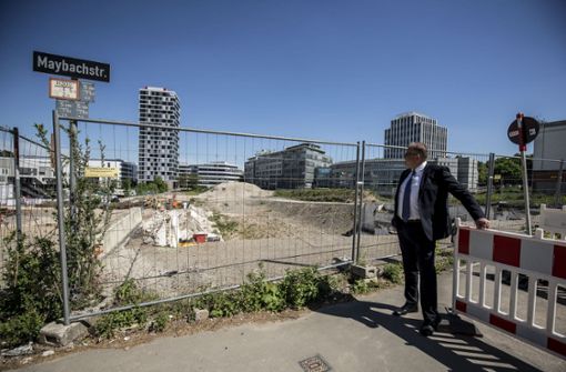 Kläger Hafez Sabet vor seinen ehemaligen Grundstücken auf dem Stuttgarter Pragsattel. Foto: Lichtgut/Leif Piechowski