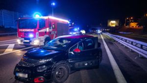 Ein Autofahrer ist bei einem Unfall auf der B10 in Richtung Esslingen schwer verletzt worden. Foto: 7aktuell.de/Simon Adomat
