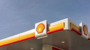 Shell zahlt vier Mal im Jahr Dividenden aus. Foto: AB-lifepct / shutterstock.com