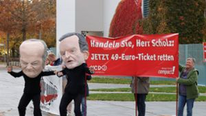 Proteste vor dem Kanzleramt: Geht es mit dem Deutschlandticket weiter? Foto: imago//M. Popow