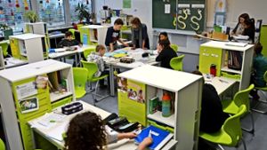 Die Klassenzimmer der Gemeinschaftsschüler sind mit fahrbaren Regalen und Einzeltischen  ausgestattet. Foto: Sascha Sauer