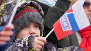 Schon Russlands Kindern werden patriotische Gesten abverlangt. Foto: /IMAGO/Alexandr Piragis
