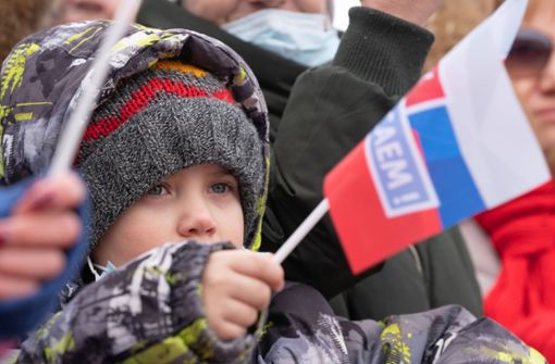 Schon Russlands Kindern werden patriotische Gesten abverlangt. Foto: /IMAGO/Alexandr Piragis