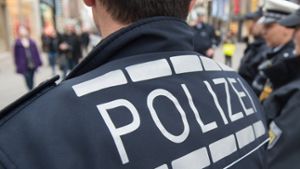 Die Stuttgarter Polizei zeigt stärkere Präsenz in der Innenstadt – doch zu einem Großeinsatz am Wochenende gibt es völlig unterschiedliche Versionen Foto: dpa