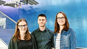 Überflieger: Kira Grunwald, Manfred Ehresmann und Franziska Hild (v. li.) Foto: Lichtgut/Verena Ecker