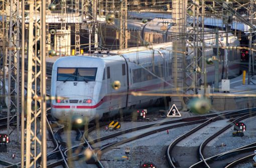 Die Deutsche Bahn hat im Fernverkehr einen Marktanteil von 99 Prozent. Ab November steigt ein neuer Anbieter ein. Foto: dpa